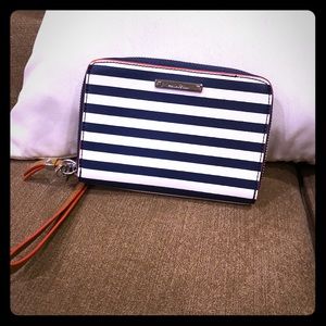 NWOT Stella & Dot wallet clutch